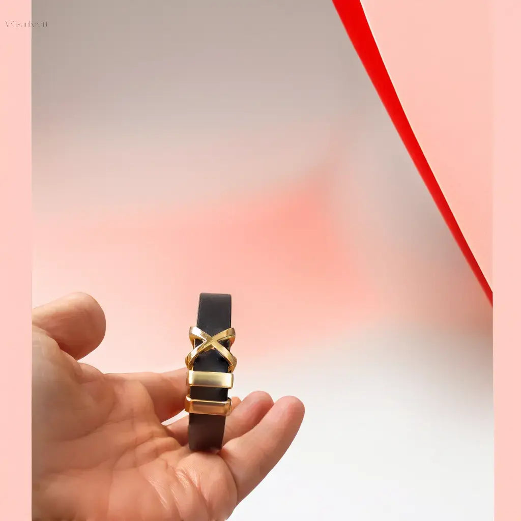 minimalist leather accessory, and men’s and women’s leather bracelet